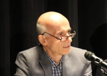 فراستخواه: فقدان نقد واقعی، گفتمان عمومی ایران را تضعیف کرده است